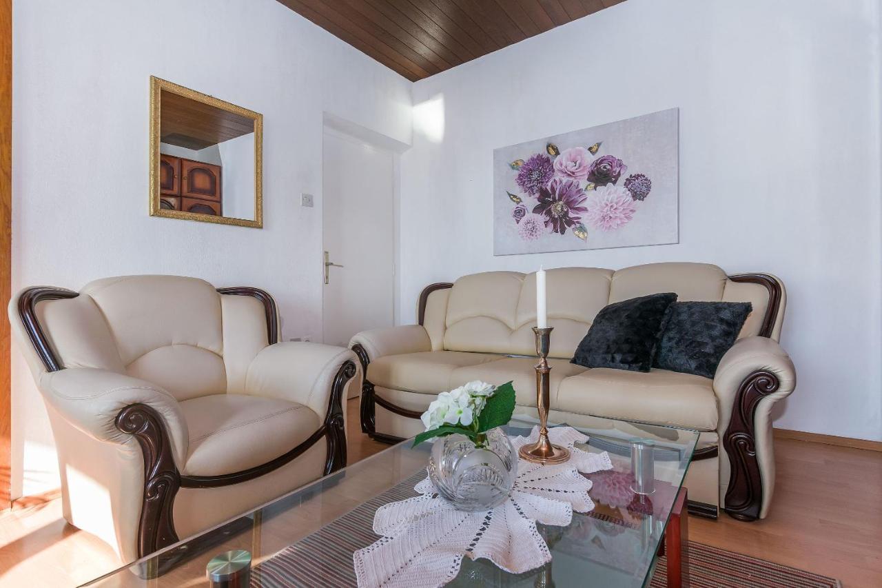 Apartment And Rooms Tatjana 오미스 외부 사진