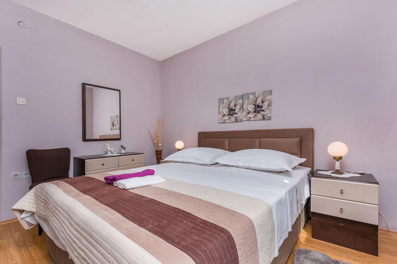 Apartment And Rooms Tatjana 오미스 외부 사진